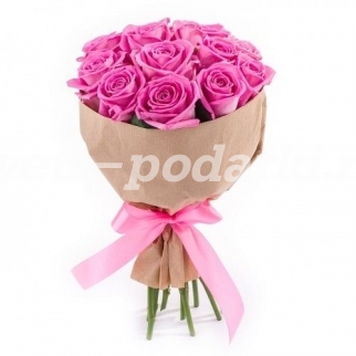 Букет из 15 розовых роз в крафте фото 1050