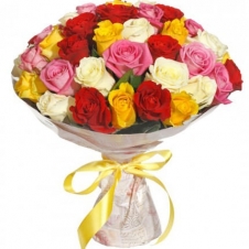 Букет из 51 разноцветной розы в крафте