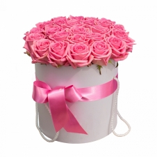 35 розовых роз в шляпной коробке